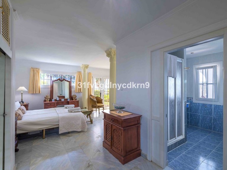 Villa for Sale in Estepona, Malaga 30