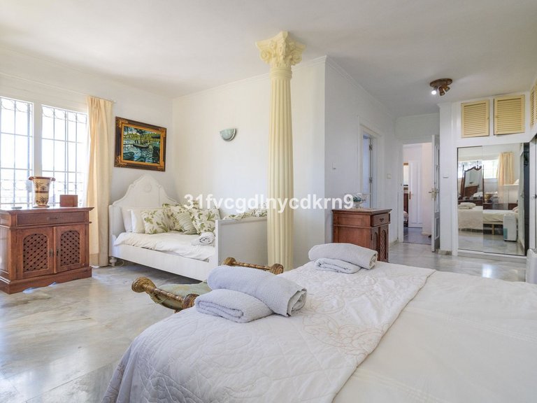 Villa for Sale in Estepona, Malaga 31