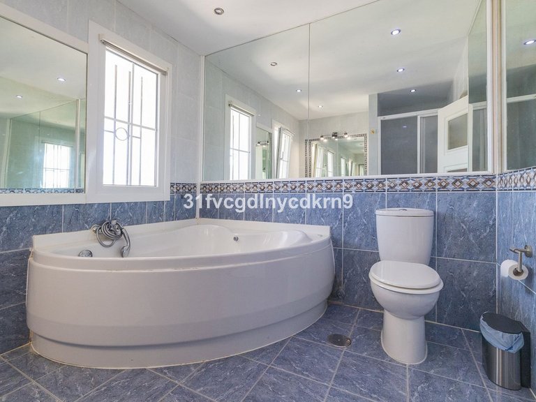Villa for Sale in Estepona, Malaga 34