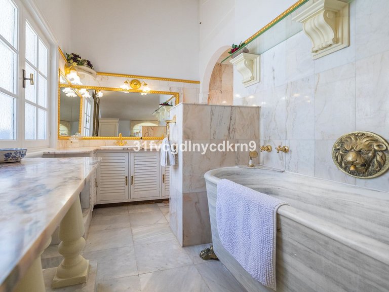 Villa for Sale in Estepona, Malaga 35