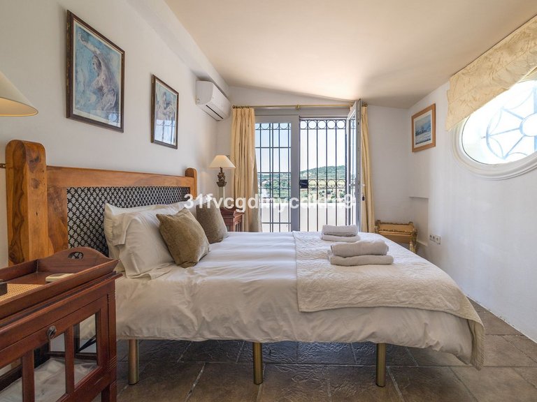 Villa for Sale in Estepona, Malaga 37