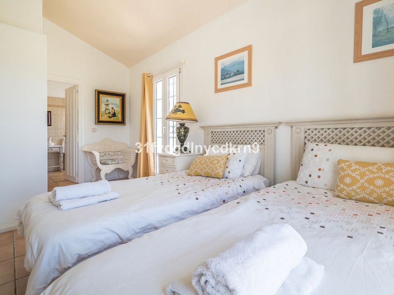 Villa for Sale in Estepona, Malaga 39
