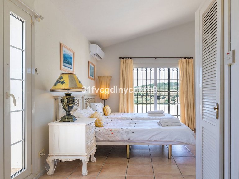 Villa for Sale in Estepona, Malaga 40