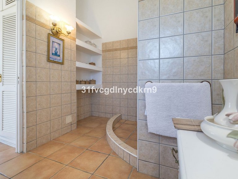 Villa for Sale in Estepona, Malaga 44