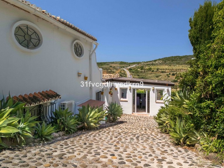 Villa for Sale in Estepona, Malaga 46