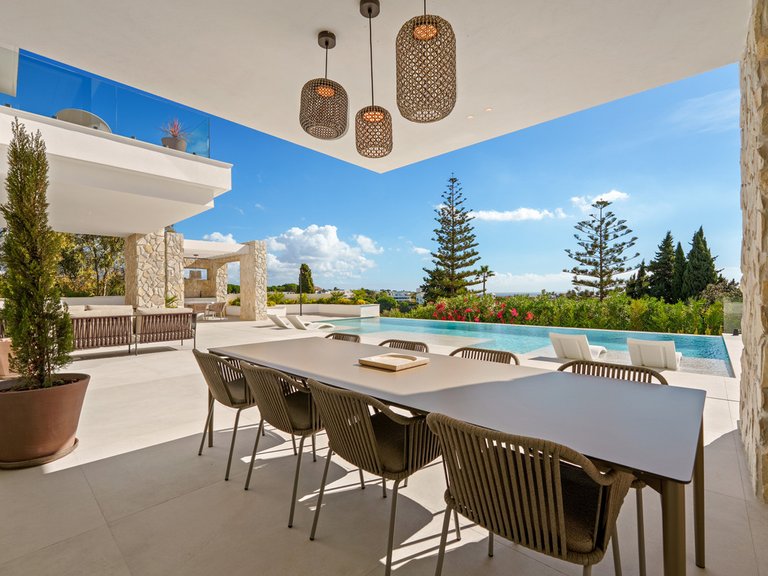 Villa for Sale in La Quinta, Malaga 11