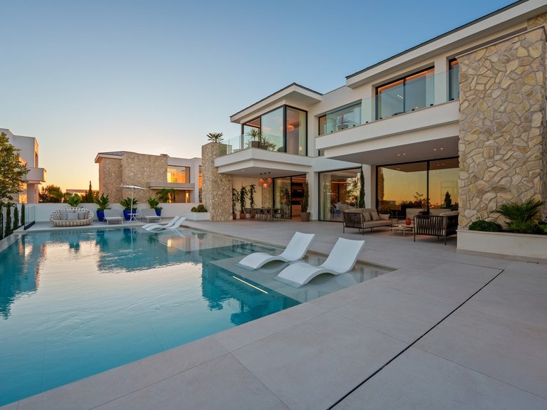 Villa for Sale in La Quinta, Malaga 17