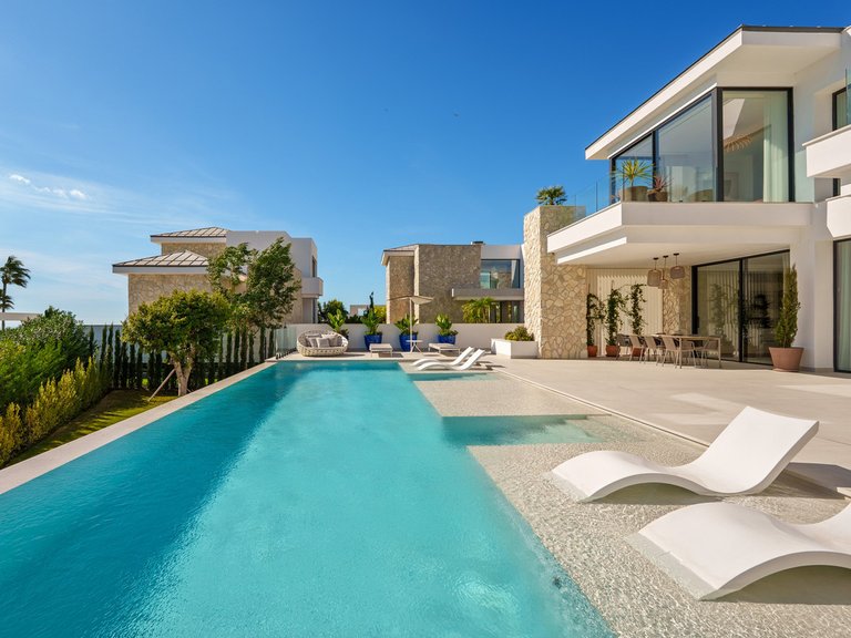 Villa for Sale in La Quinta, Malaga 18
