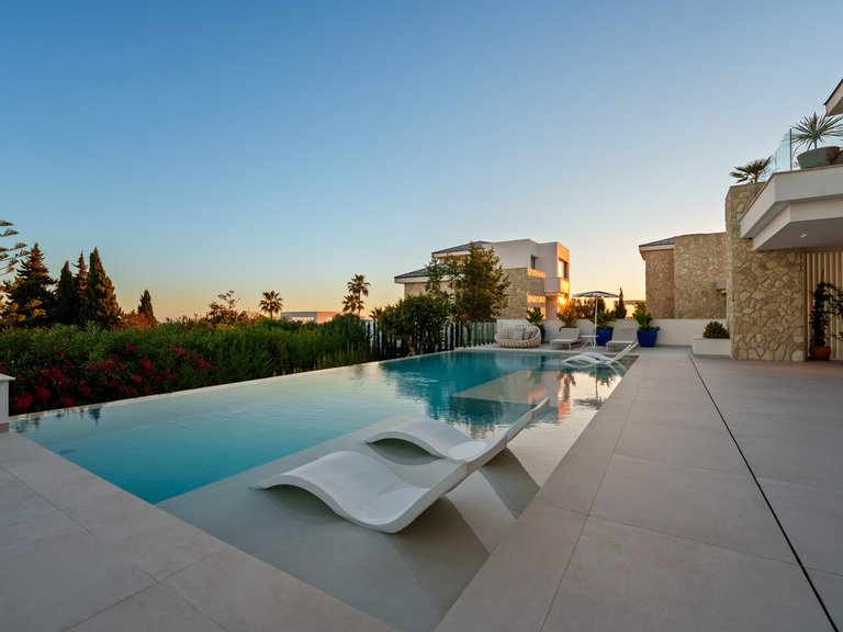 Villa for Sale in La Quinta, Malaga 19