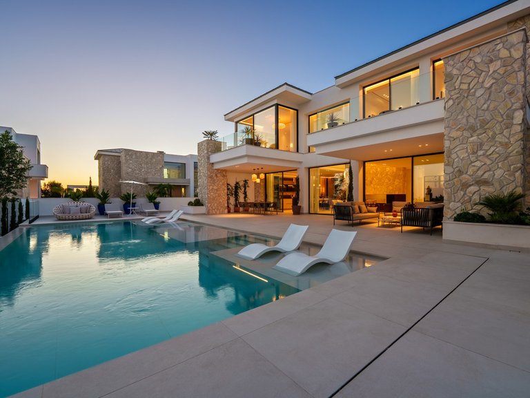 Villa for Sale in La Quinta, Malaga 24