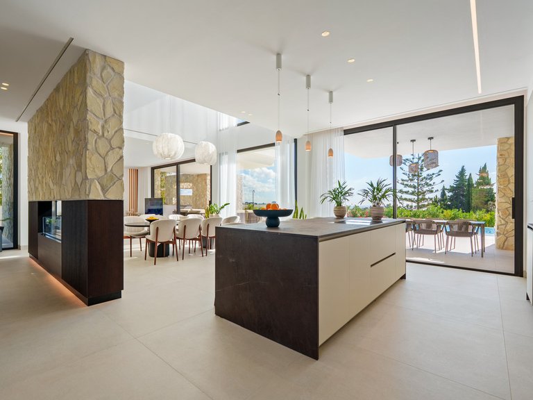 Villa for Sale in La Quinta, Malaga 25