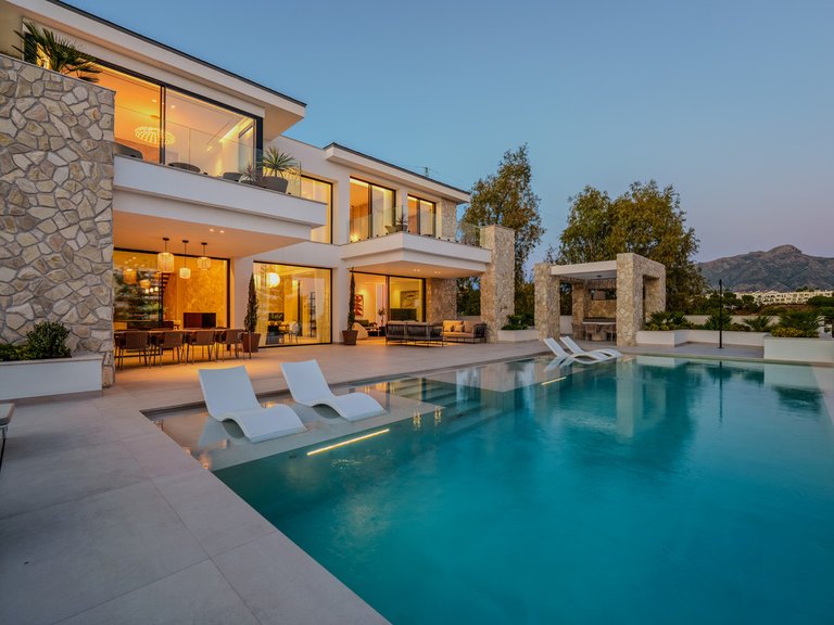 Villa for Sale in La Quinta, Malaga 4