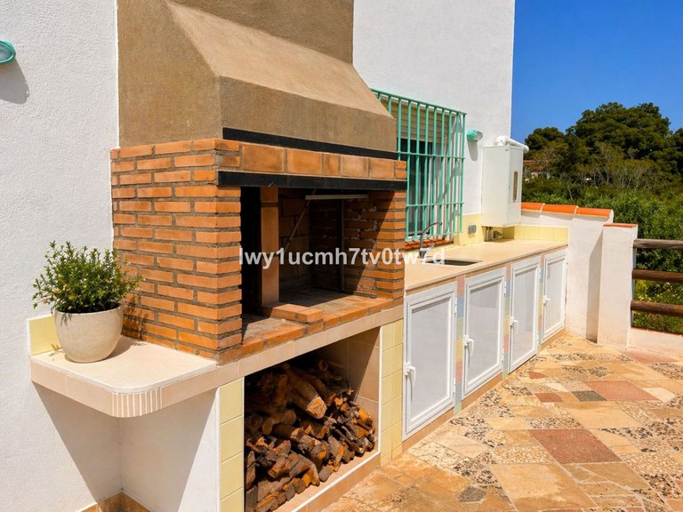 Villa for Sale in Churriana, Malaga 5