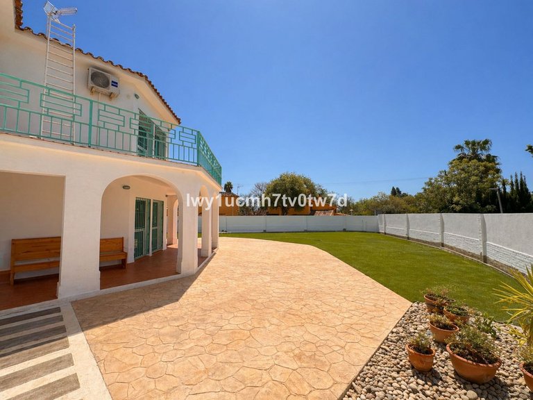 Villa for Sale in Churriana, Malaga 6