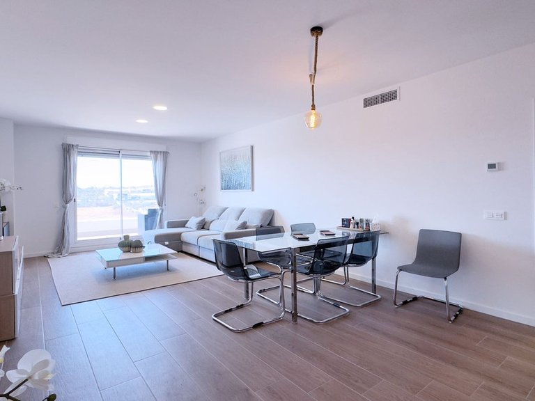 Apartment for Sale in Nueva Andalucía, Malaga 1