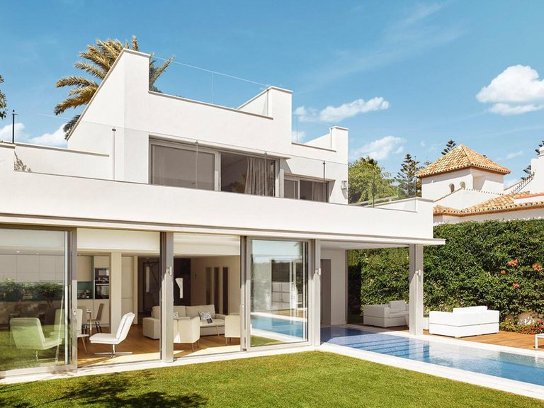 Villa for Sale in The Golden Mile, Malaga 1