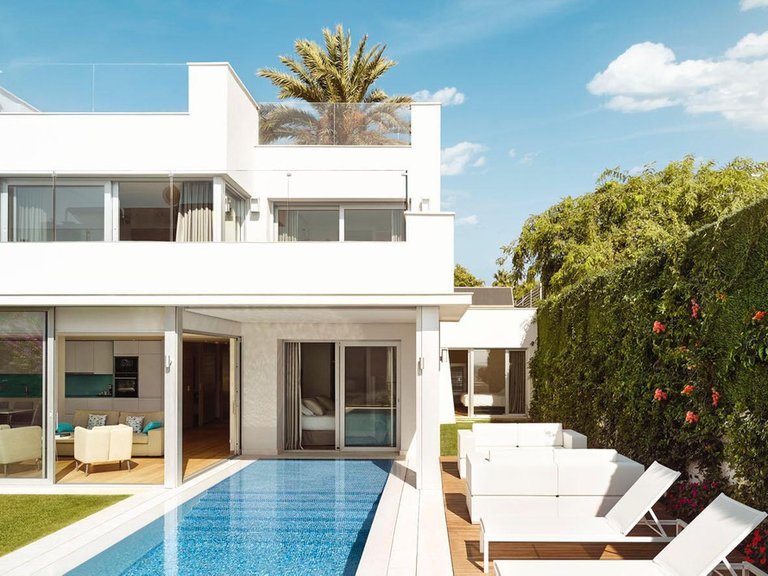 Villa for Sale in The Golden Mile, Malaga 11