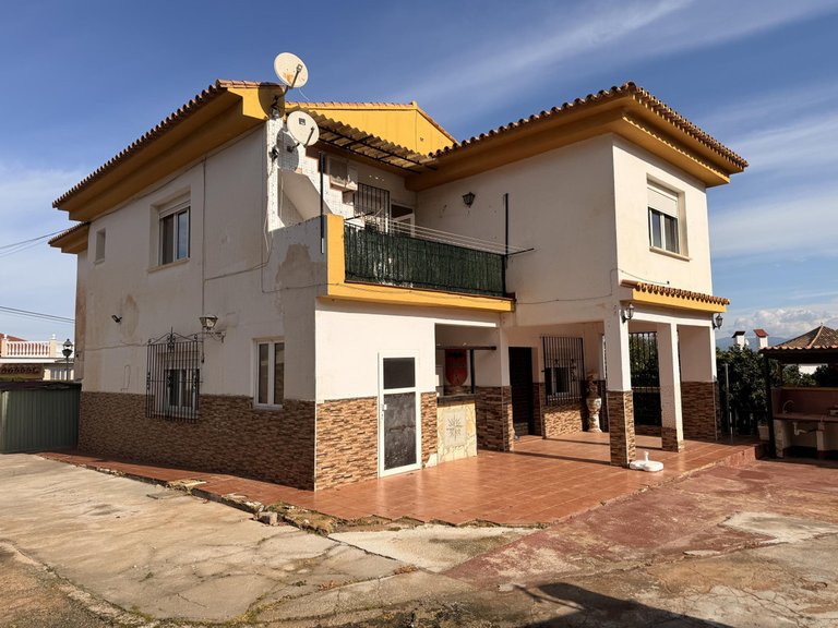 Villa for Sale in Alhaurín De La Torre, Malaga 1