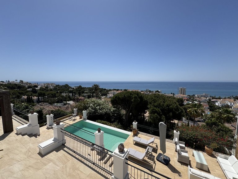 Villa for Sale in Riviera Del Sol, Malaga 1