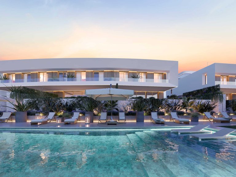 Town House for Sale in El Paraiso, Malaga 1