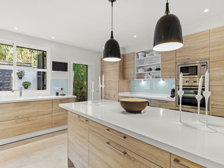 Villa for Sale in The Golden Mile, Malaga 10