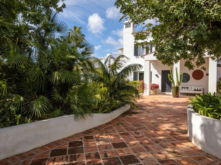 Villa for Sale in The Golden Mile, Malaga 22