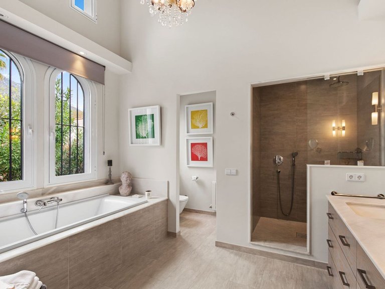 Villa for Sale in The Golden Mile, Malaga 24