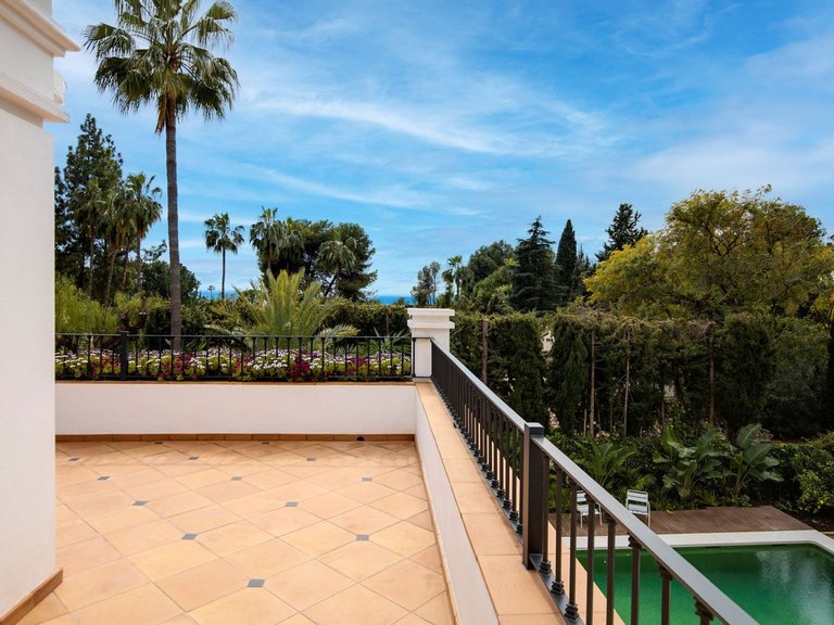 Villa for Sale in The Golden Mile, Malaga 32