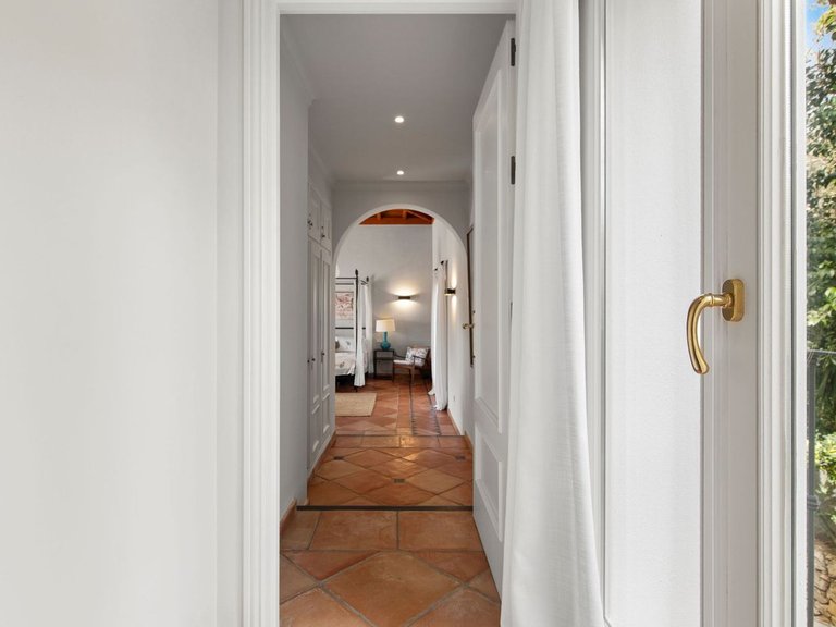 Villa for Sale in The Golden Mile, Malaga 33