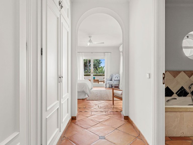 Villa for Sale in The Golden Mile, Malaga 35