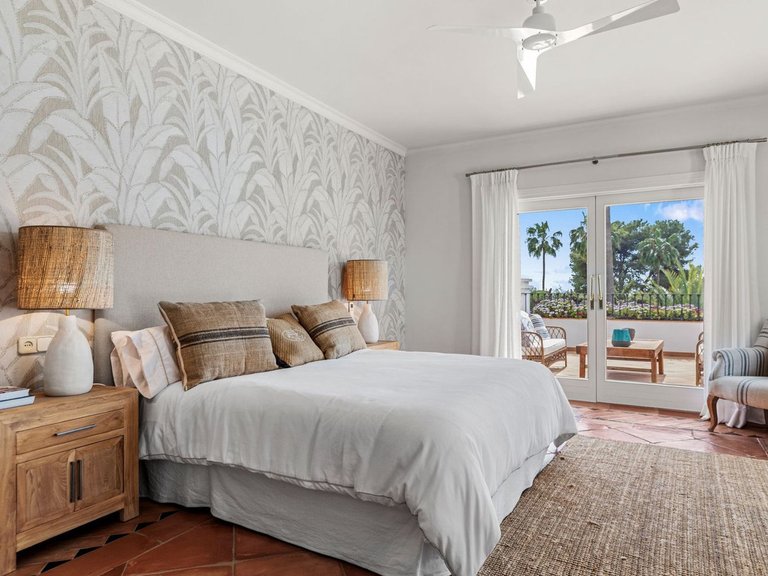 Villa for Sale in The Golden Mile, Malaga 36