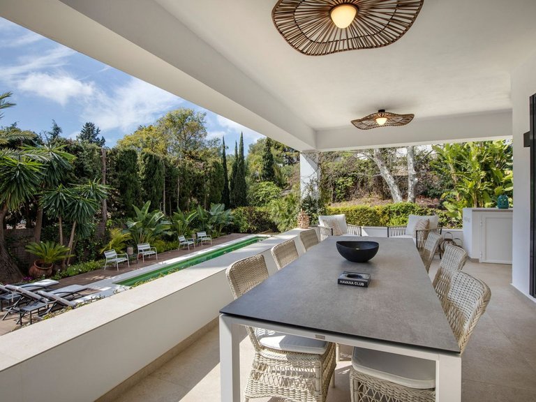 Villa for Sale in The Golden Mile, Malaga 4