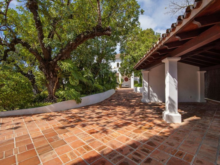 Villa for Sale in The Golden Mile, Malaga 44