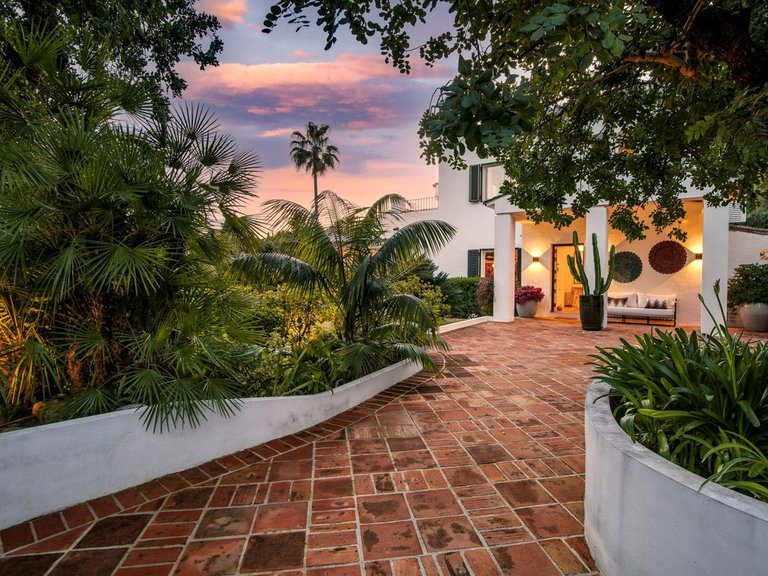 Villa for Sale in The Golden Mile, Malaga 46