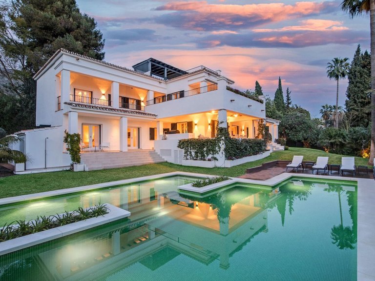 Villa for Sale in The Golden Mile, Malaga 48
