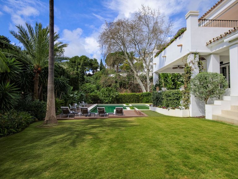 Villa for Sale in The Golden Mile, Malaga 52