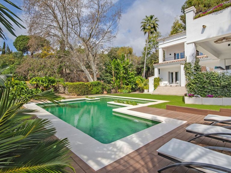 Villa for Sale in The Golden Mile, Malaga 53