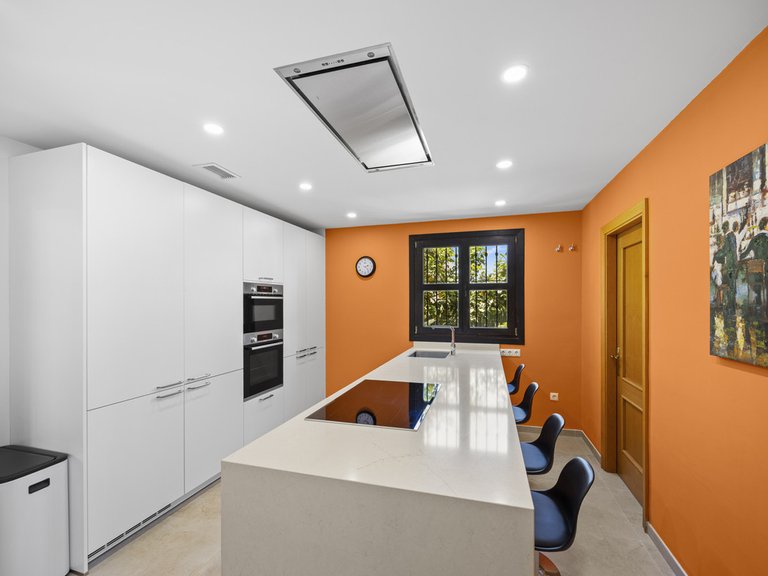 Villa for Sale in Guadalmina Alta, Malaga 11