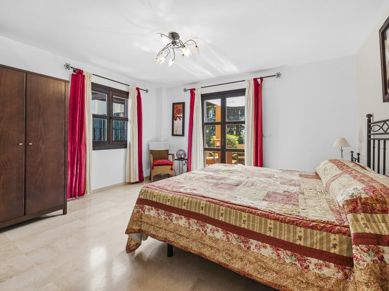 Villa for Sale in Guadalmina Alta, Malaga 17