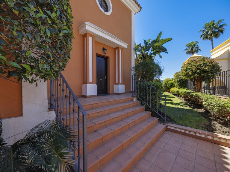 Villa for Sale in Guadalmina Alta, Malaga 33