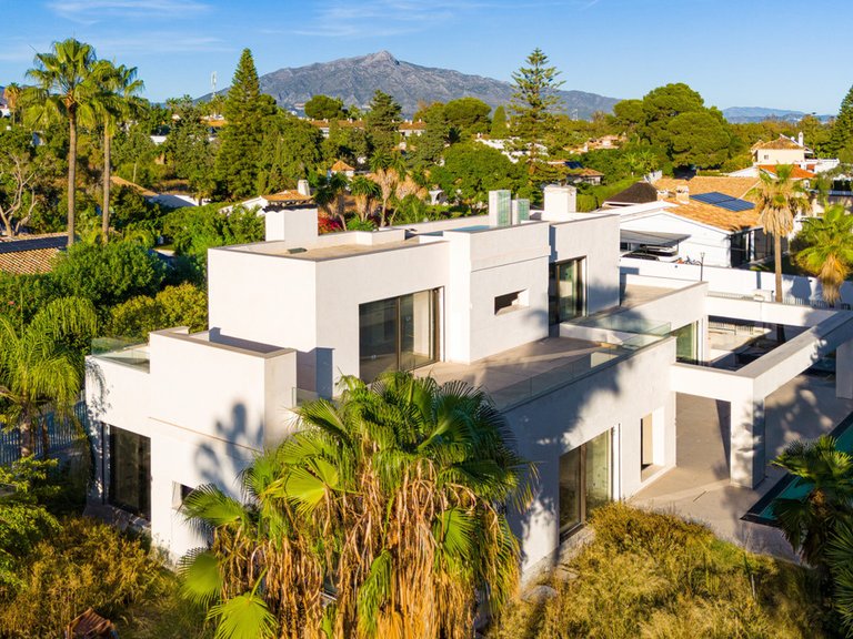 Villa for Sale in Guadalmina Baja, Malaga 1