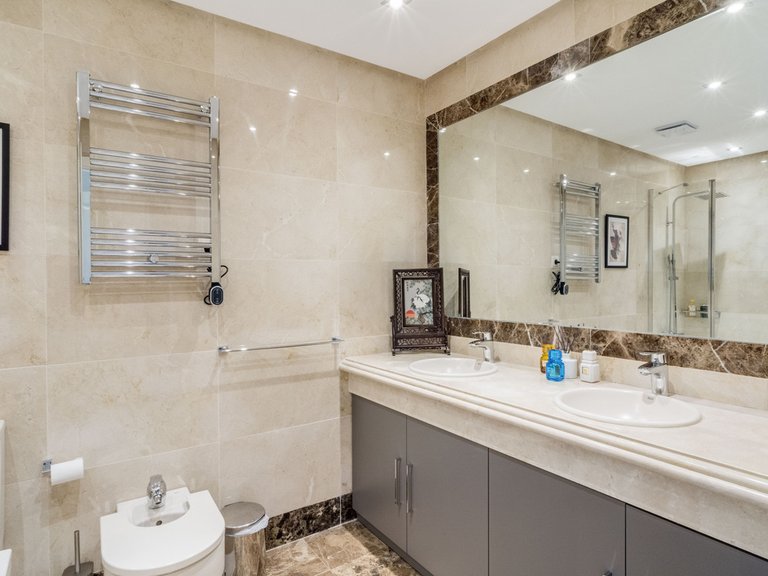 Villa for Sale in Estepona, Malaga 11