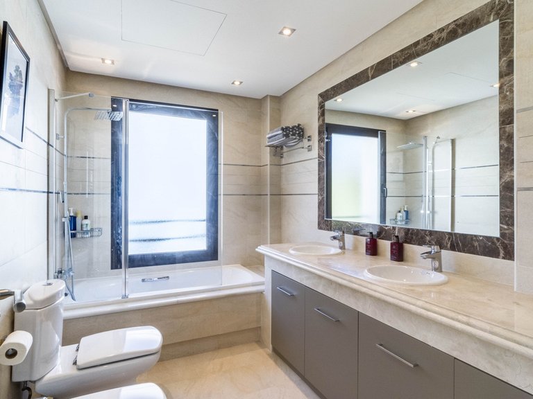 Villa for Sale in Estepona, Malaga 17