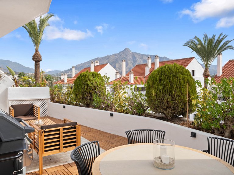 Apartment for Sale in Nueva Andalucía, Malaga 1