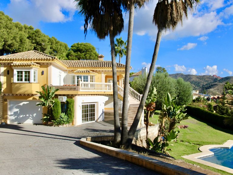 Villa for Sale in Hacienda Las Chapas, Malaga 4