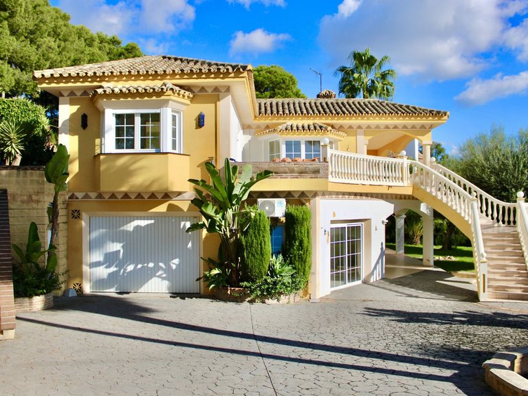 Villa for Sale in Hacienda Las Chapas, Malaga 6