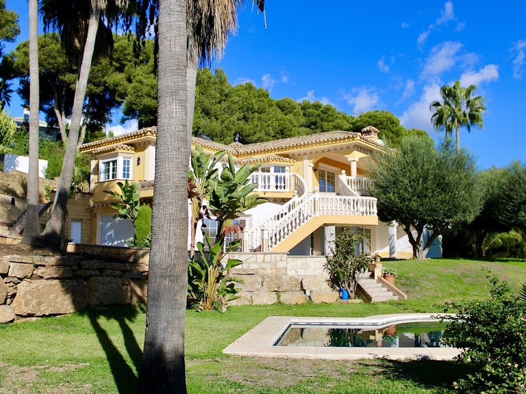 Villa for Sale in Hacienda Las Chapas, Malaga 7
