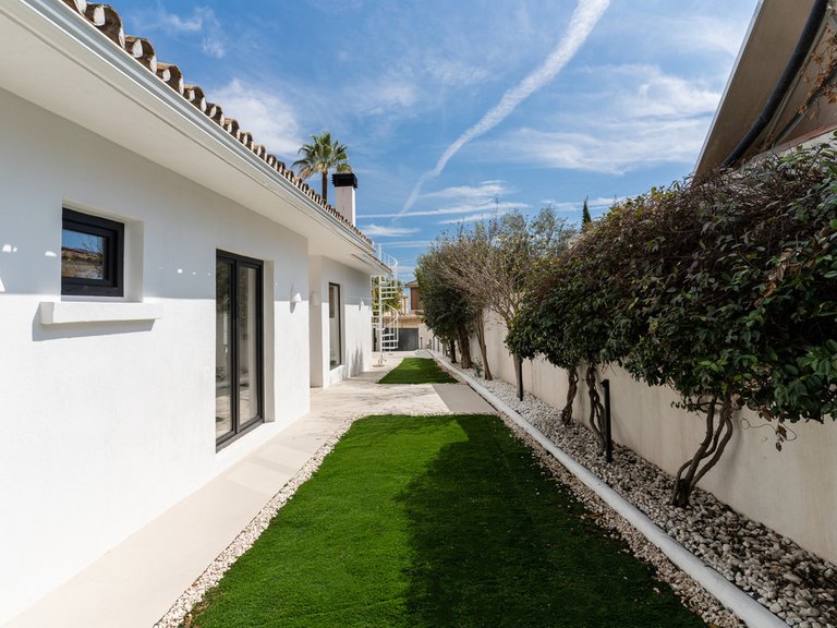 Villa for Sale in El Pinillo, Malaga 55