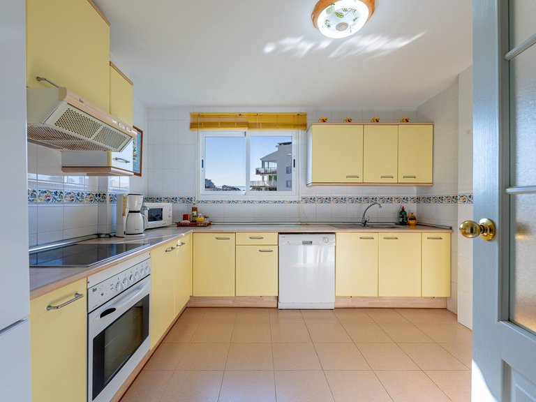 Apartment for Sale in Benalmadena Costa, Malaga 8