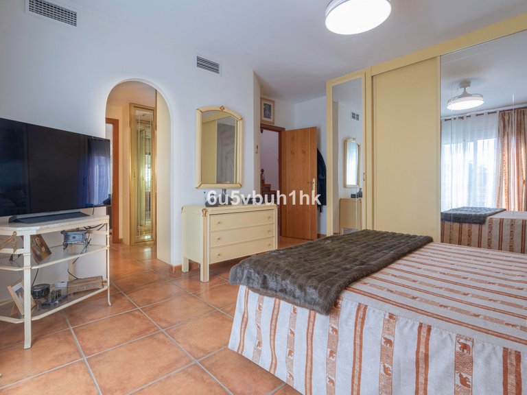 Villa for Sale in Fuengirola, Malaga 16
